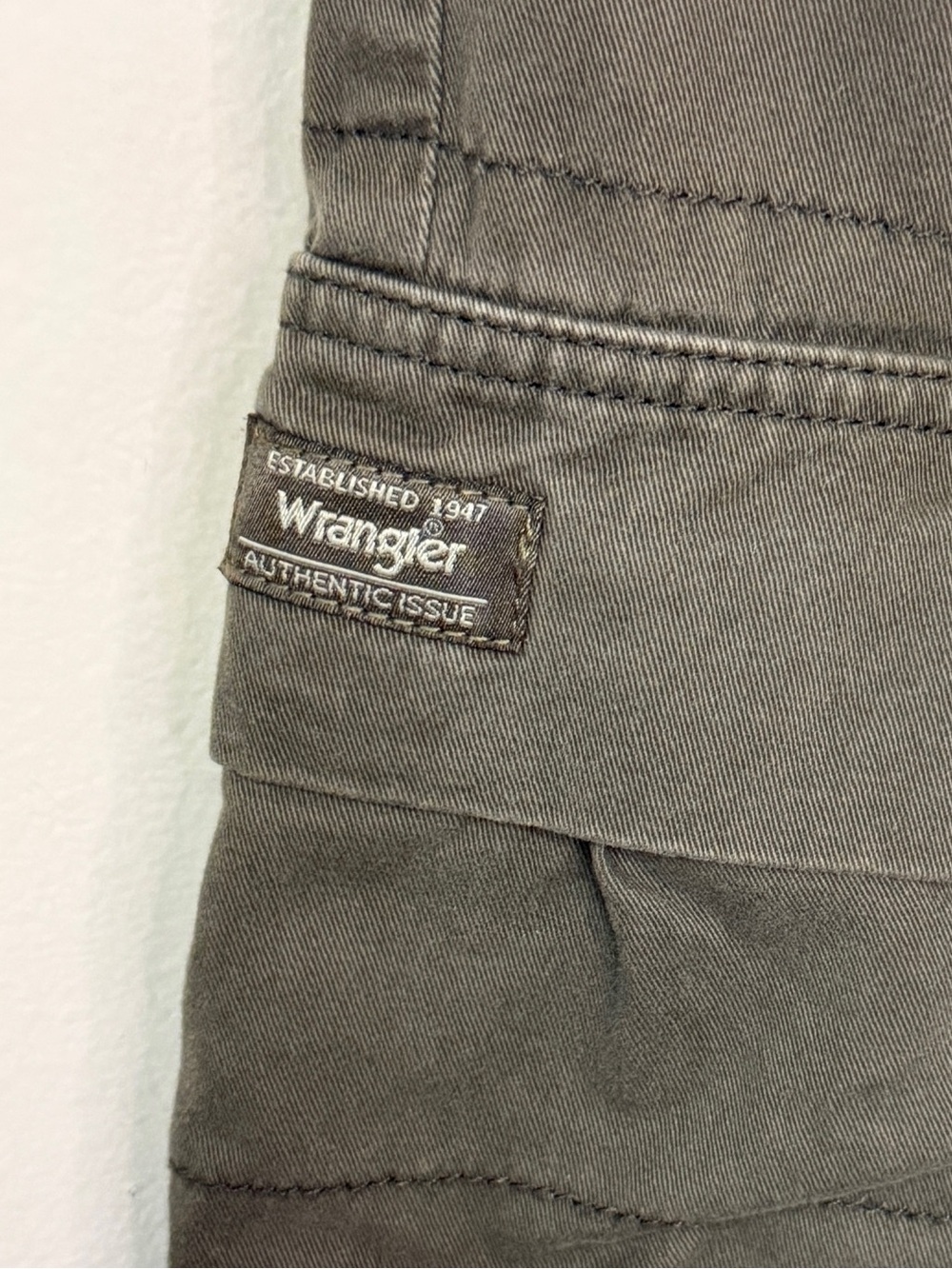 Wrangler: Boys Wrangler Authentics Classic Cargo Pant, Olive Green, Size 18 - Picture 4 of 11